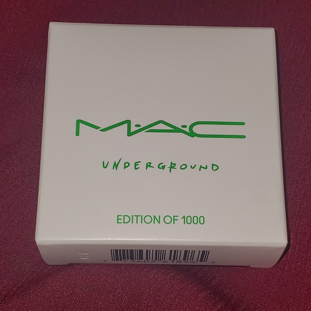 MAC Underground Extra Dimension Skinfinish